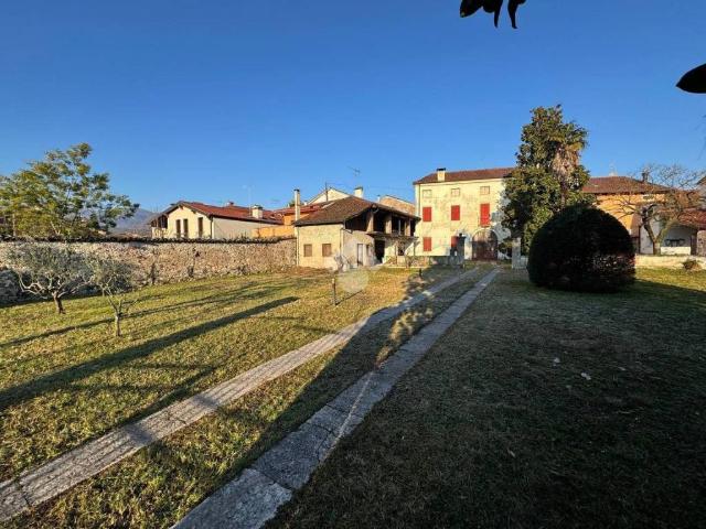 Casa indipendente in vendita a San Vito di Leguzzano viale Europa, 36