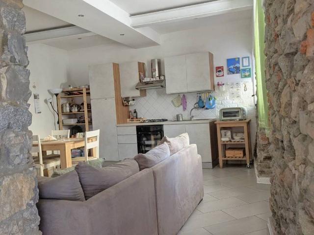 Casa indipendente in vendita a Sangiano VA