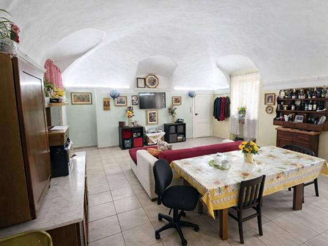 Casa indipendente in vendita a Sanfrè CN