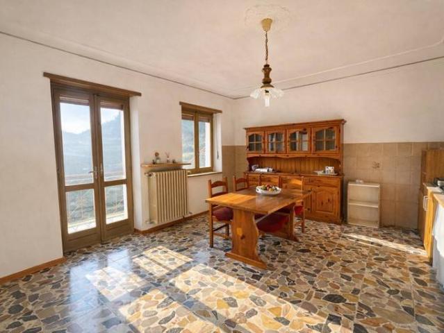 Casa indipendente in vendita a Sanfrè CN