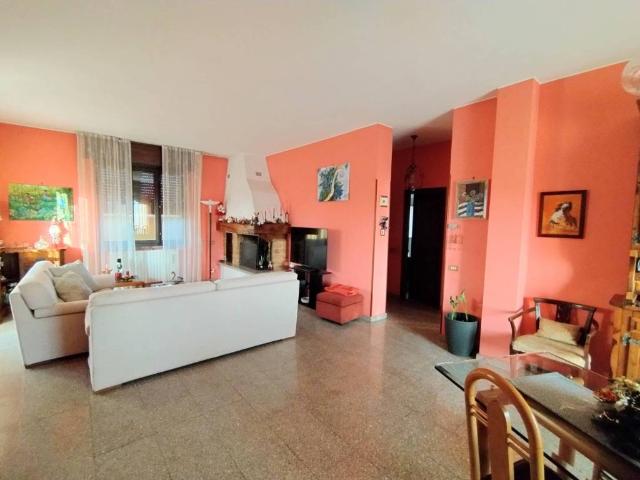 Casa indipendente in vendita a Santo Stefano Ticino MI