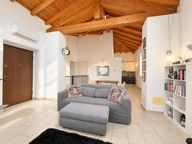 Casa indipendente in vendita a Santo Stefano Ticino MI