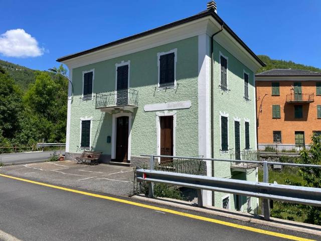 Casa indipendente in vendita a Santo Stefano d'Aveto GE