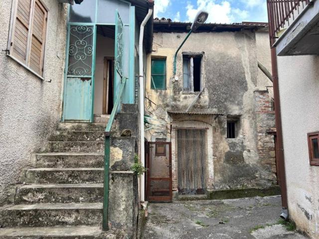 Casa indipendente in vendita a Santo Stefano del Sole AV