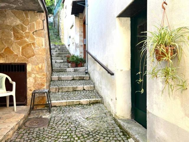 Casa indipendente in vendita a Santo Stefano del Sole AV