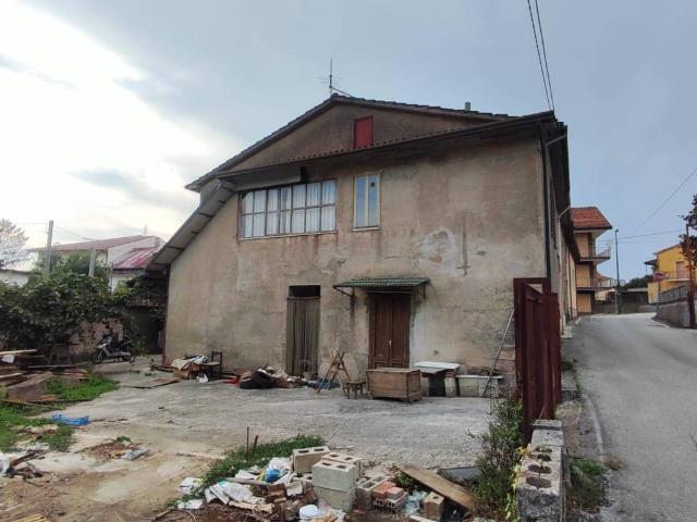 Casa indipendente in vendita a Santo Stefano del Sole AV