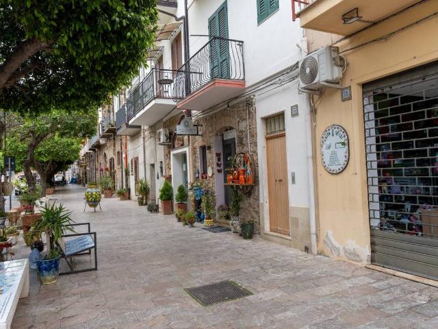 Casa indipendente in vendita a Santo Stefano di Camastra ME