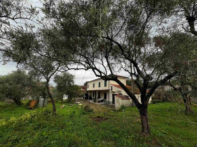 Casa indipendente in vendita a Santo Stefano di Magra