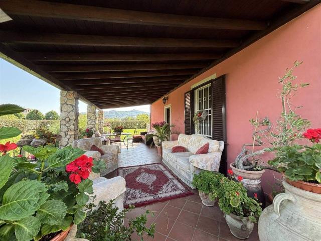 Casa indipendente in vendita a Santo Stefano di Magra SP