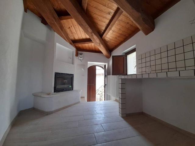 Casa indipendente in vendita a Santo Stefano di Sessanio AQ