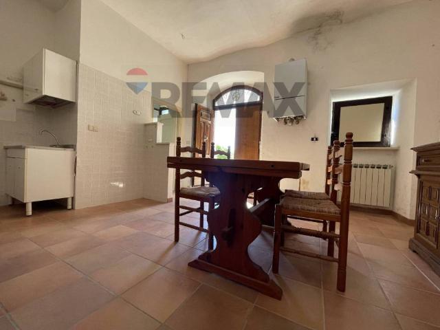 Casa indipendente in vendita a Santo Stefano di Sessanio AQ