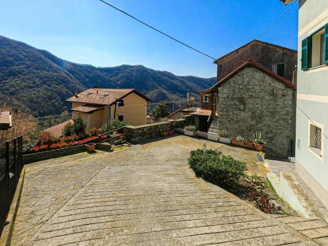 Casa indipendente in vendita a Sant'Olcese GE
