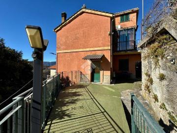Casa indipendente in vendita a Sant'Olcese GE
