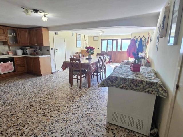 Casa indipendente in vendita a Sant'Omero TE
