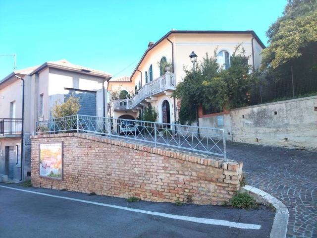 Casa indipendente in vendita a Sant'Omero TE