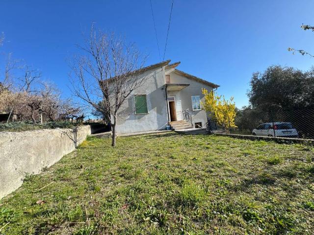 Casa indipendente in vendita a Sant'Omero TE
