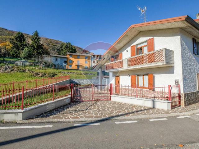 Casa indipendente in vendita a Sant'Omobono Terme