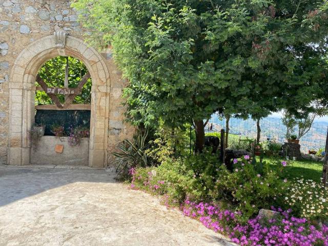 Casa indipendente in vendita a Santa Caterina dello Ionio CZ
