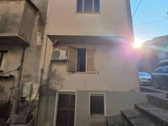 Casa indipendente in vendita a Santa Caterina dello Ionio CZ