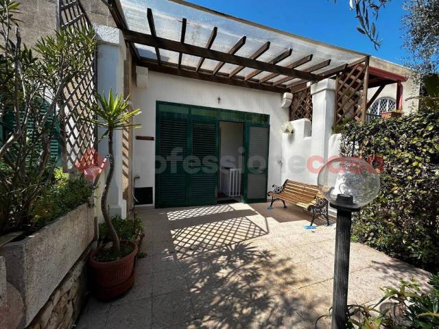 Casa indipendente in vendita a Santa Cesarea Terme LE