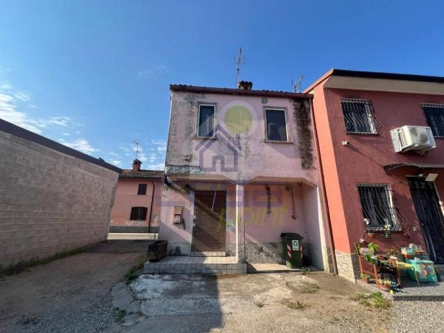 Casa indipendente in vendita a Santa Cristina e Bissone PV