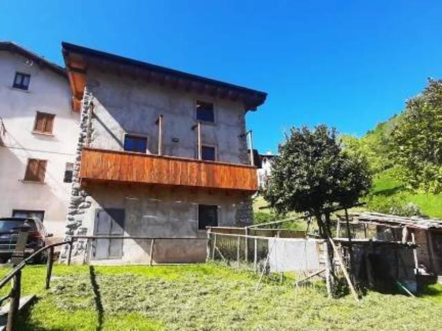 Casa indipendente in vendita a Santa Brigida BG