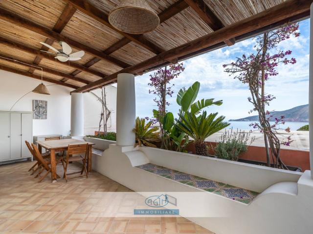 Casa Indipendente in vendita a Santa Marina Salina