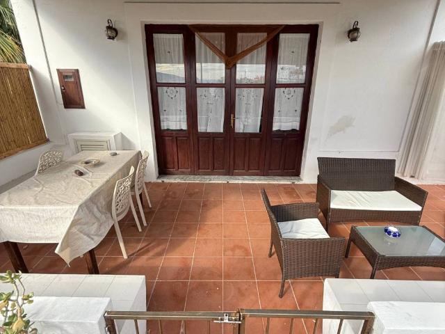 Casa indipendente in vendita a Santa Marina Salina ME
