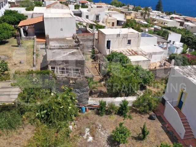 Casa indipendente in vendita a Santa Marina Salina ME