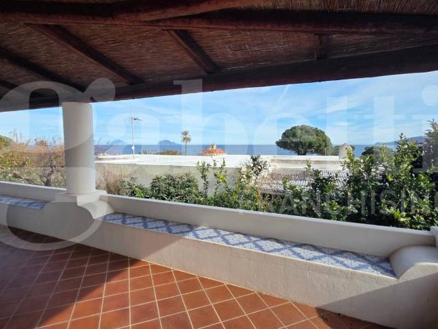 Casa indipendente in vendita a Santa Marina Salina ME