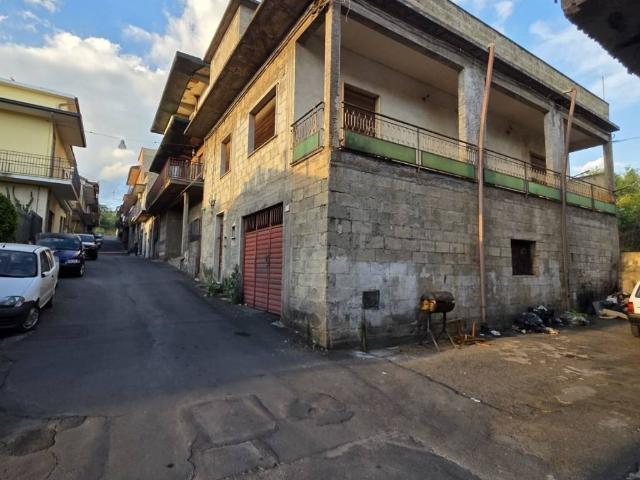 Casa indipendente in vendita a Santa Maria di Licodia CT