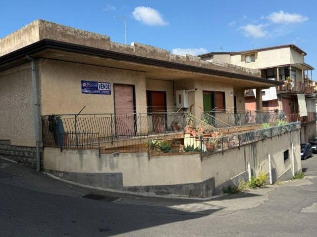 Casa indipendente in vendita a Santa Maria di Licodia CT