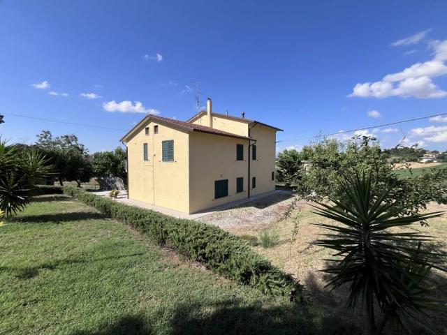 Casa indipendente in vendita a Santa Maria Nuova AN