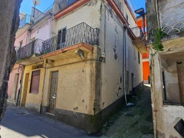 Casa indipendente in vendita a Santa Teresa di Riva ME