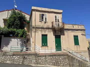 Casa indipendente in vendita a Santa Teresa di Riva ME