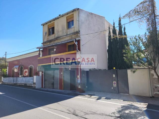 Casa indipendente in vendita a Sant'Alessio Siculo ME