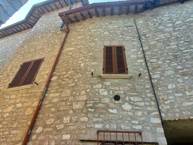 Casa indipendente in vendita a Sant'Anatolia di Narco PG