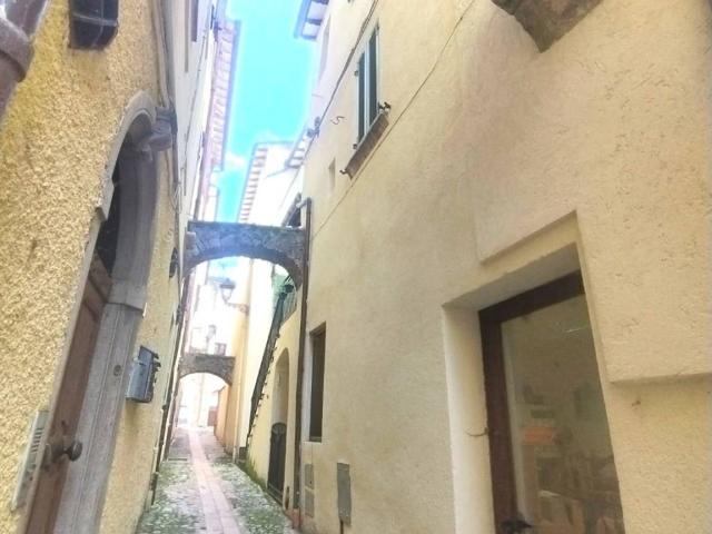 Casa indipendente in vendita a Sant'Anatolia di Narco PG
