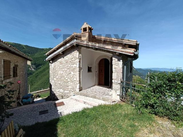 Casa indipendente in vendita a Sant'Anatolia di Narco PG