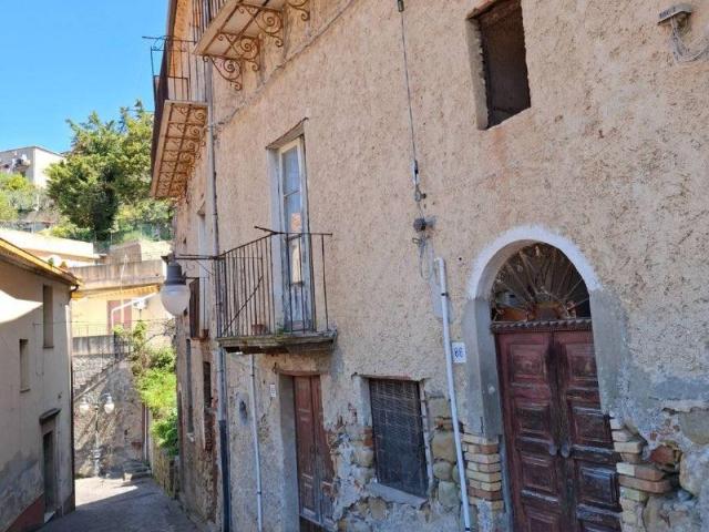 Casa indipendente in vendita a Sant'Angelo di Brolo ME