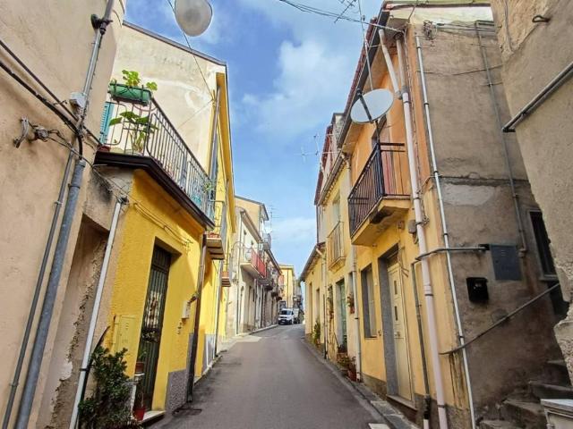 Casa indipendente in vendita a Sant'Angelo di Brolo ME