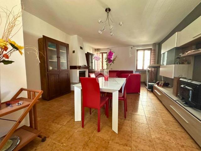 Casa indipendente in vendita a Santhià VC