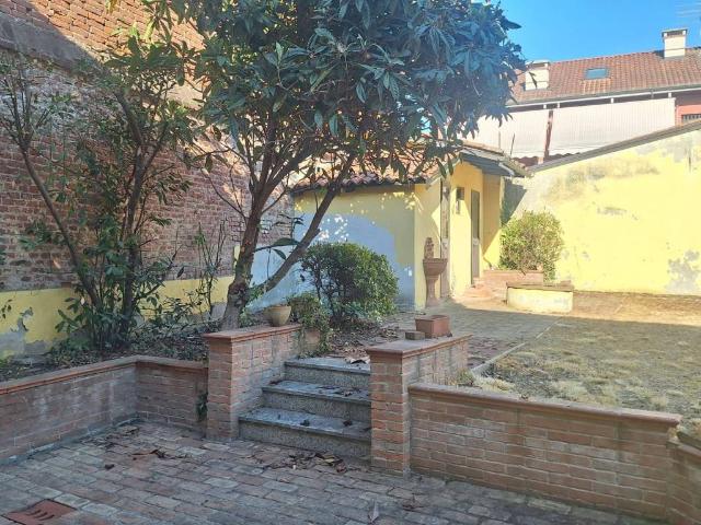 Casa indipendente in vendita a Santhià VC
