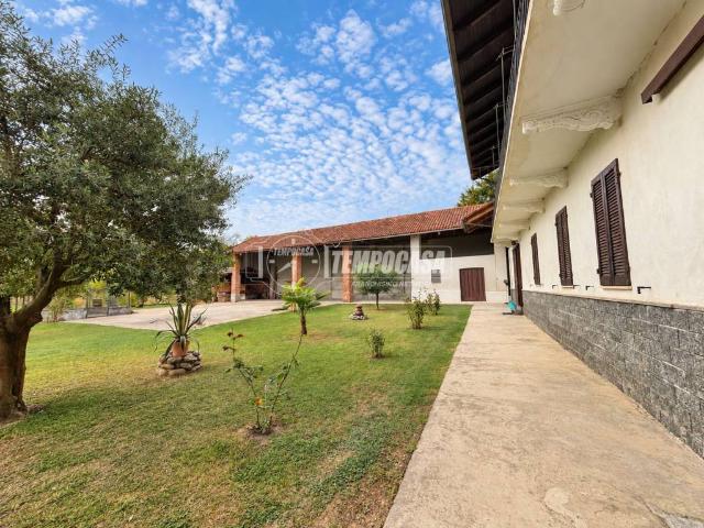 Casa indipendente in vendita a Santhià VC