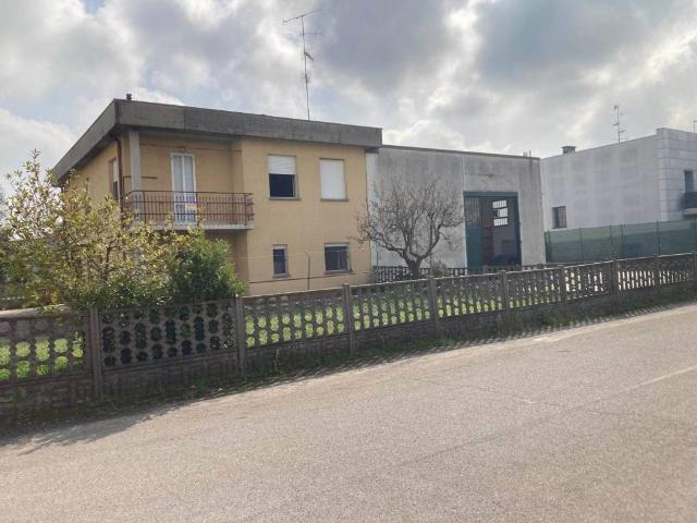 Casa indipendente in vendita a Sant'Ilario d'Enza RE