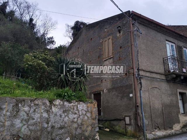 Casa indipendente in vendita a Saponara ME
