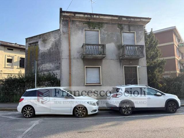 Casa indipendente in vendita a Saronno VA