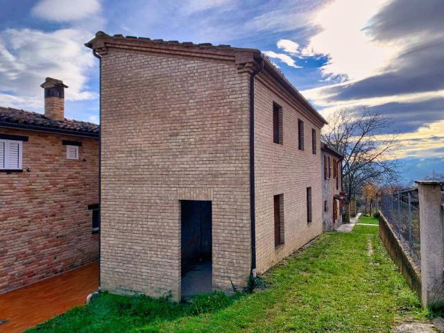 Casa indipendente in vendita a Sarnano MC