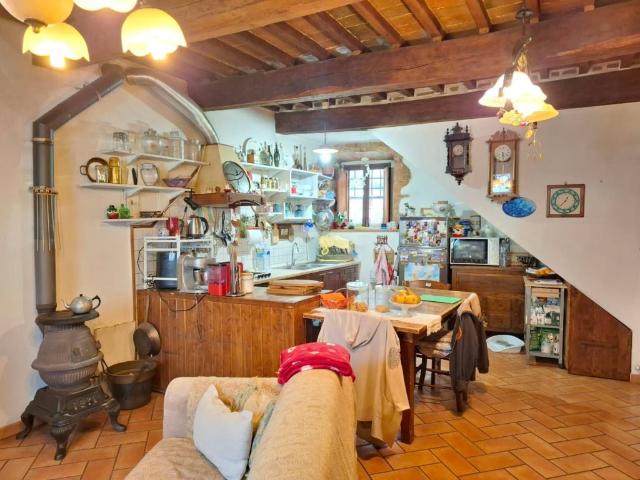 Casa indipendente in vendita a Sarteano SI