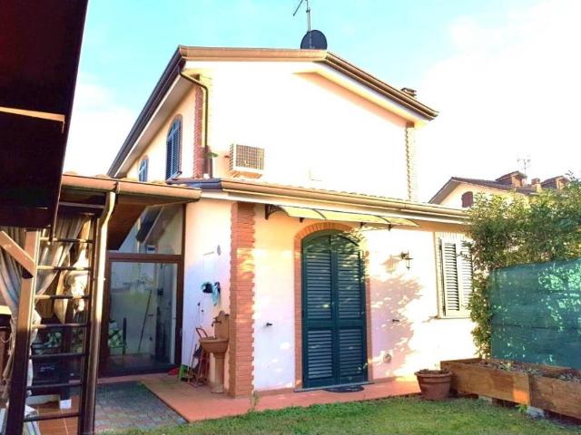 Casa indipendente in vendita a Sarzana SP